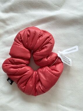Free People Sports Quilted Puffer Scrunchie - Coral Red